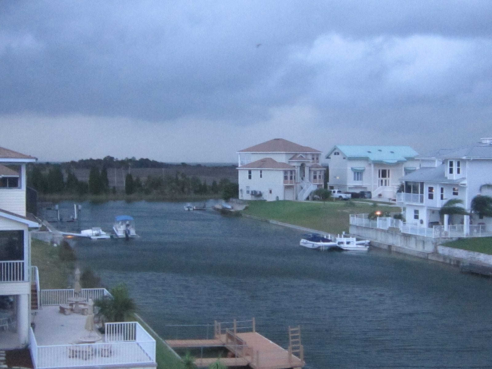 Hernando Beach: waterfront residential area with docked boats and houses