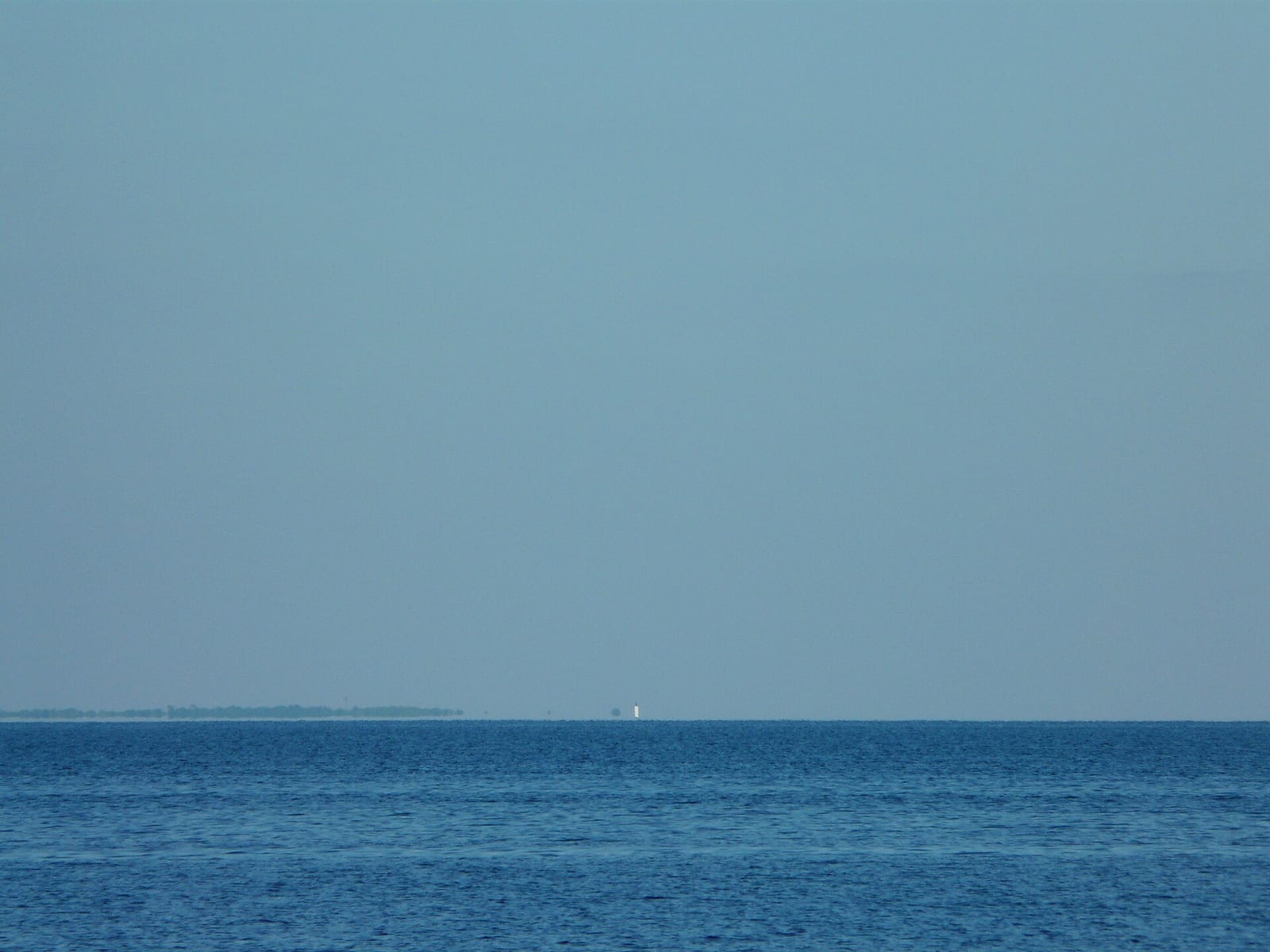 Mashes Sands Beach: calm seascape with horizon line dividing sky and ocean water